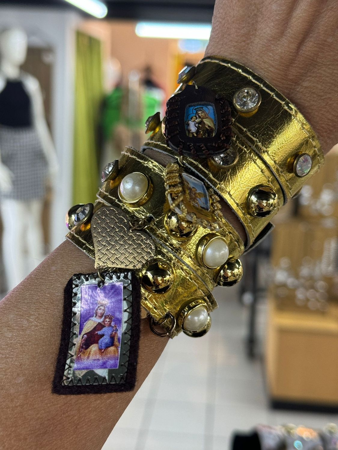 Set LOve 4 Pieces Gold Leather