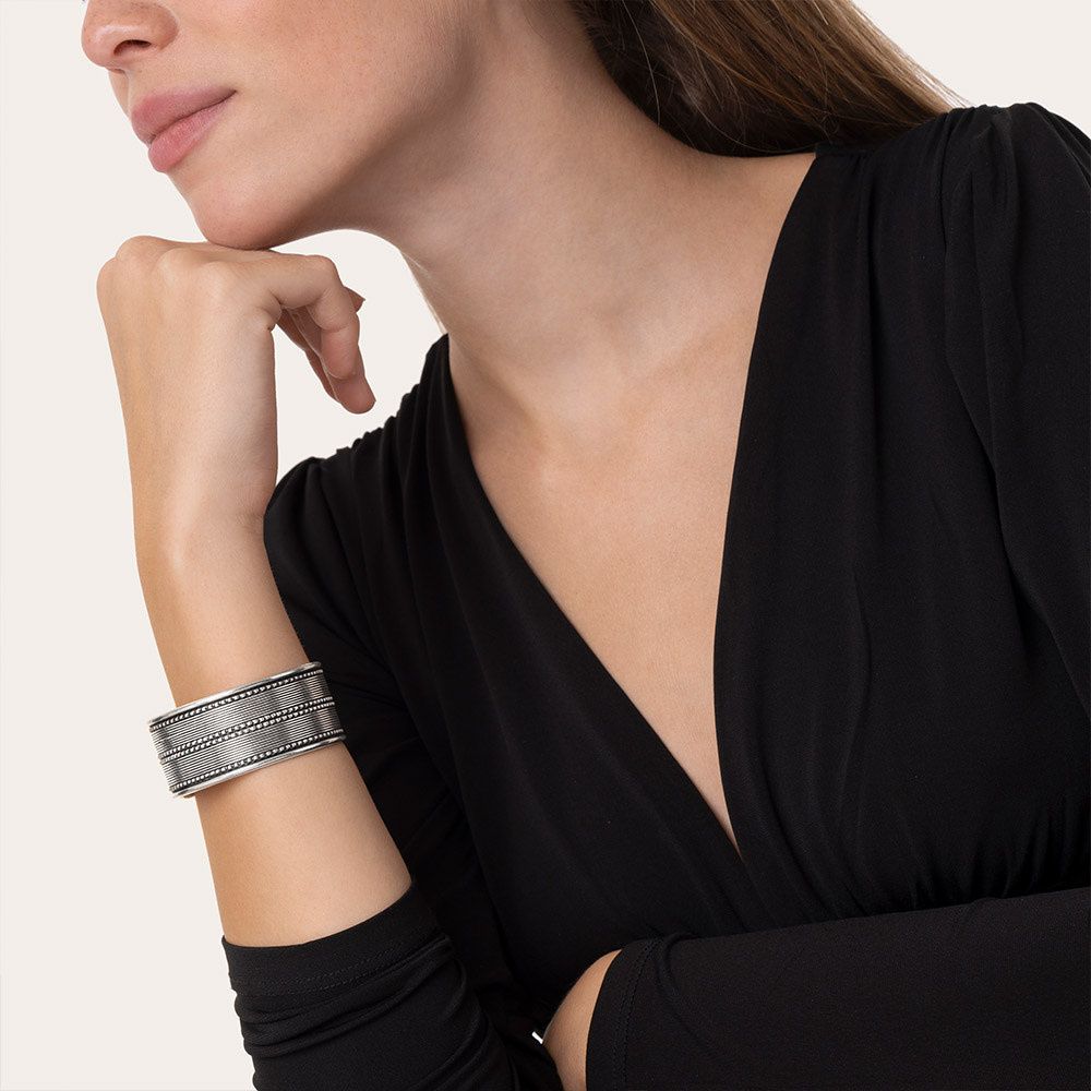 mi2098BRACCIALE FASCIA INCISA