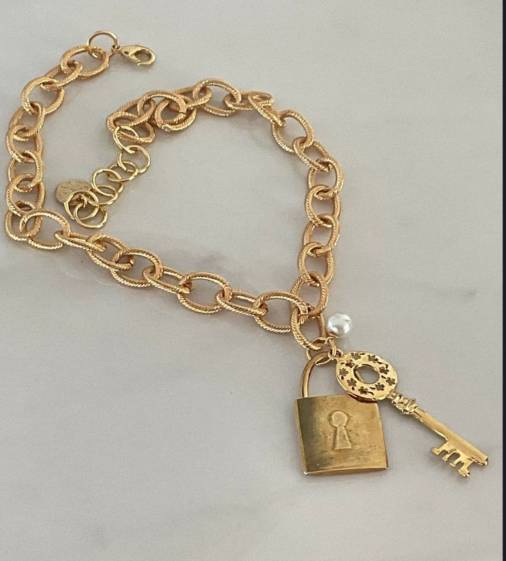 Big lock and key 24&quot; 4 Soles necklace
