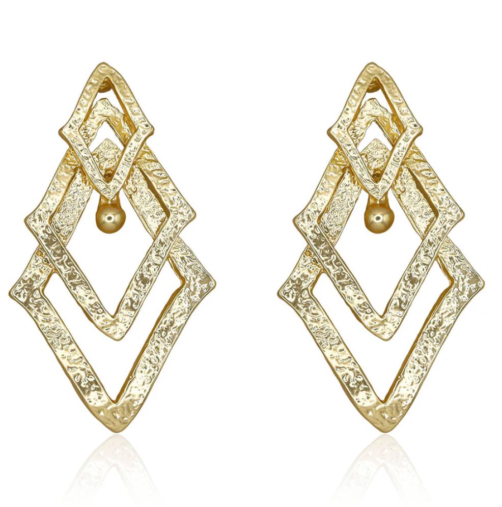 Gold medium-sized earring