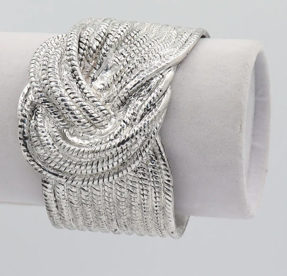 Knot cuff