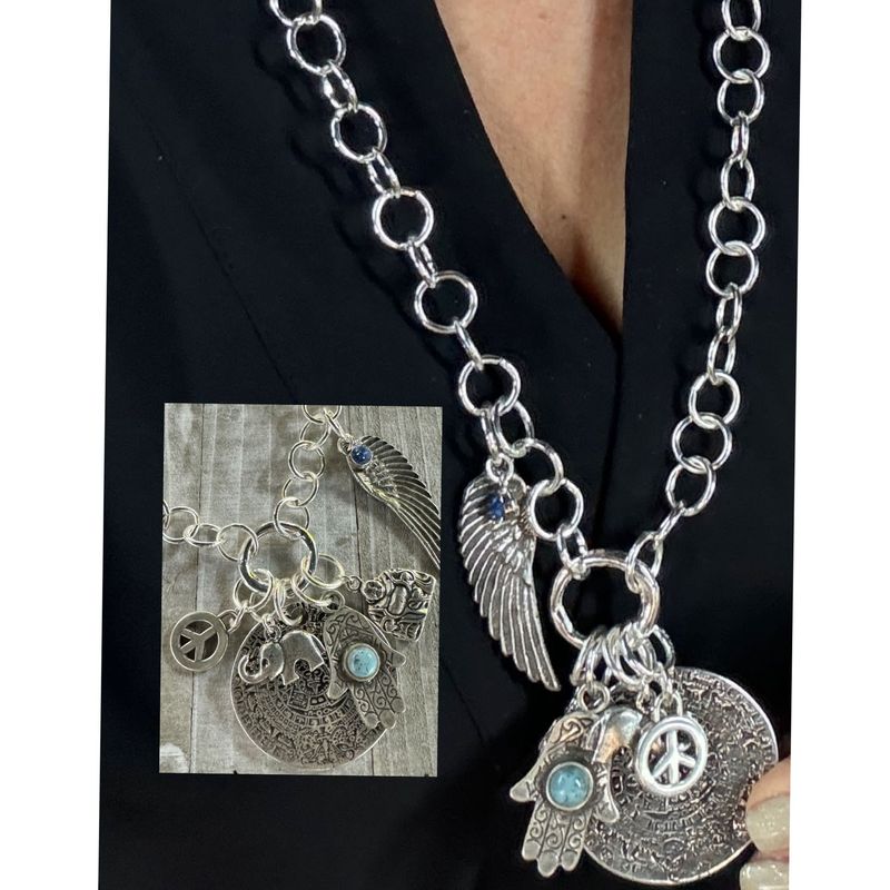 Lucly Long Necklace 4cSoles