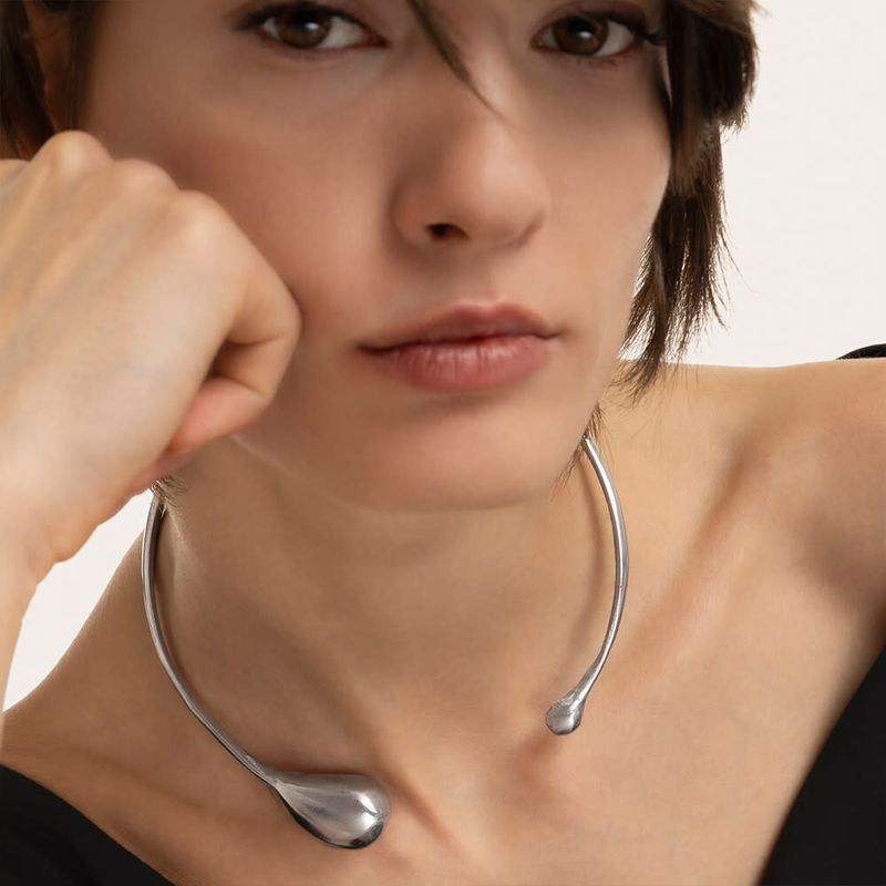 al02235COLLIER RIGIDE 1 GRANDE GOUTTE