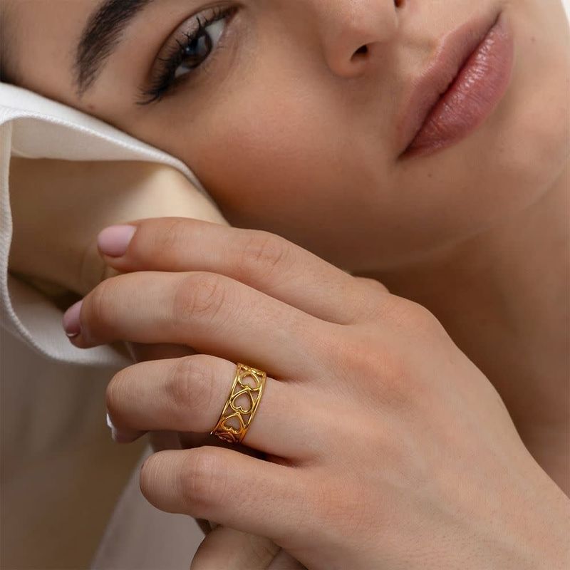 ANILLO DE BANDA CON CORAZONES gst6000