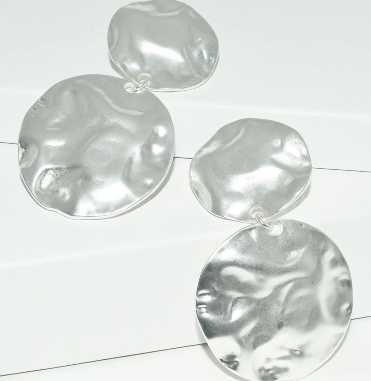 MODERN STATEMENT EARRING