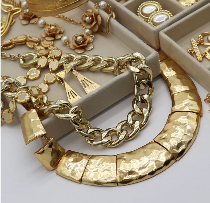 Bold hammered trapezoid links choker necklace Gold