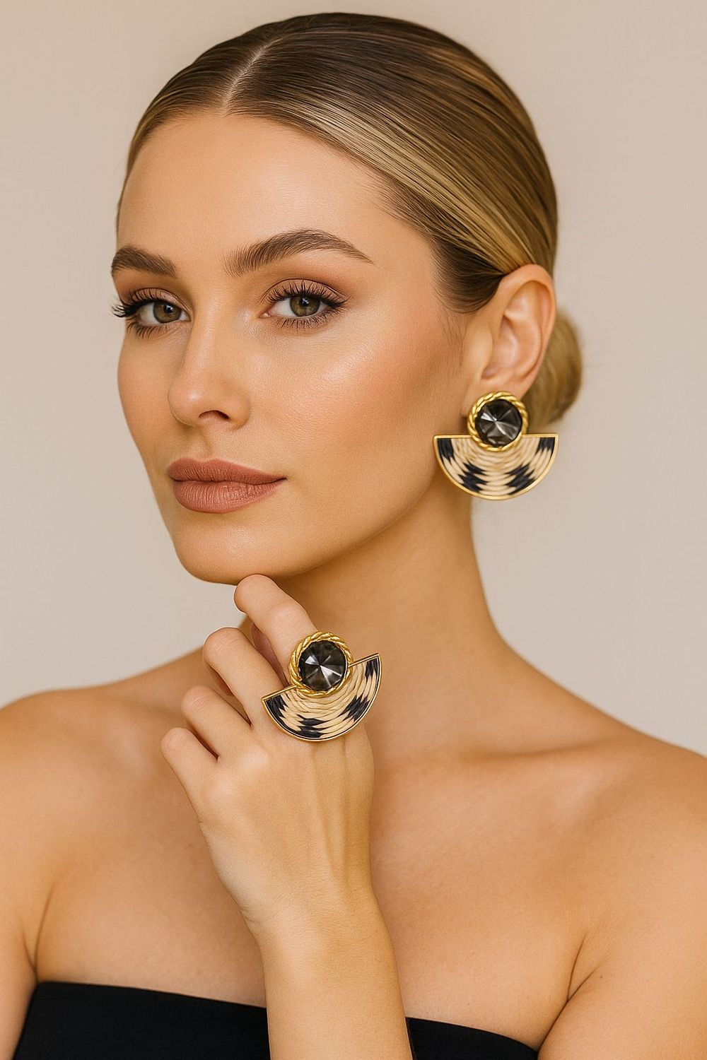 Luxe Crystal Studs black details