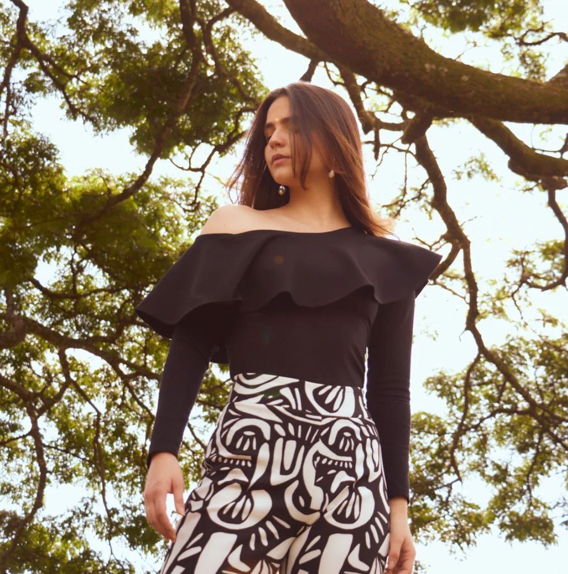 Off-Shoulder Ruffle Bodysuit – Black