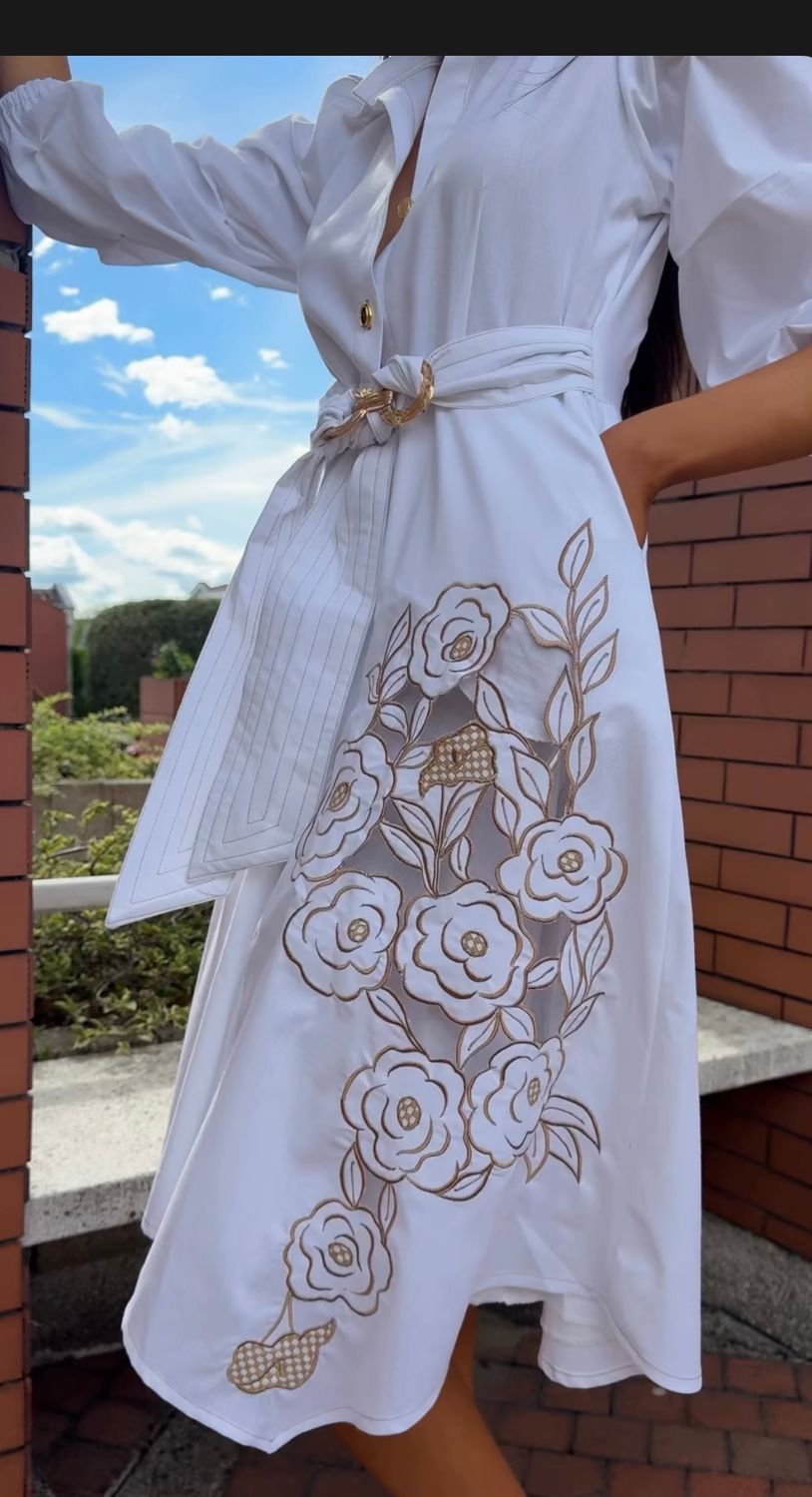 Vestido Midi bordado 