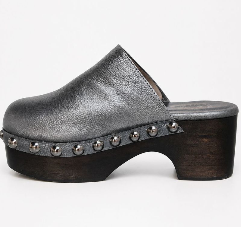 4 Soles sandals