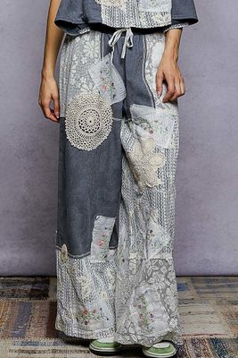 Relaxed fit in woven with patch detail