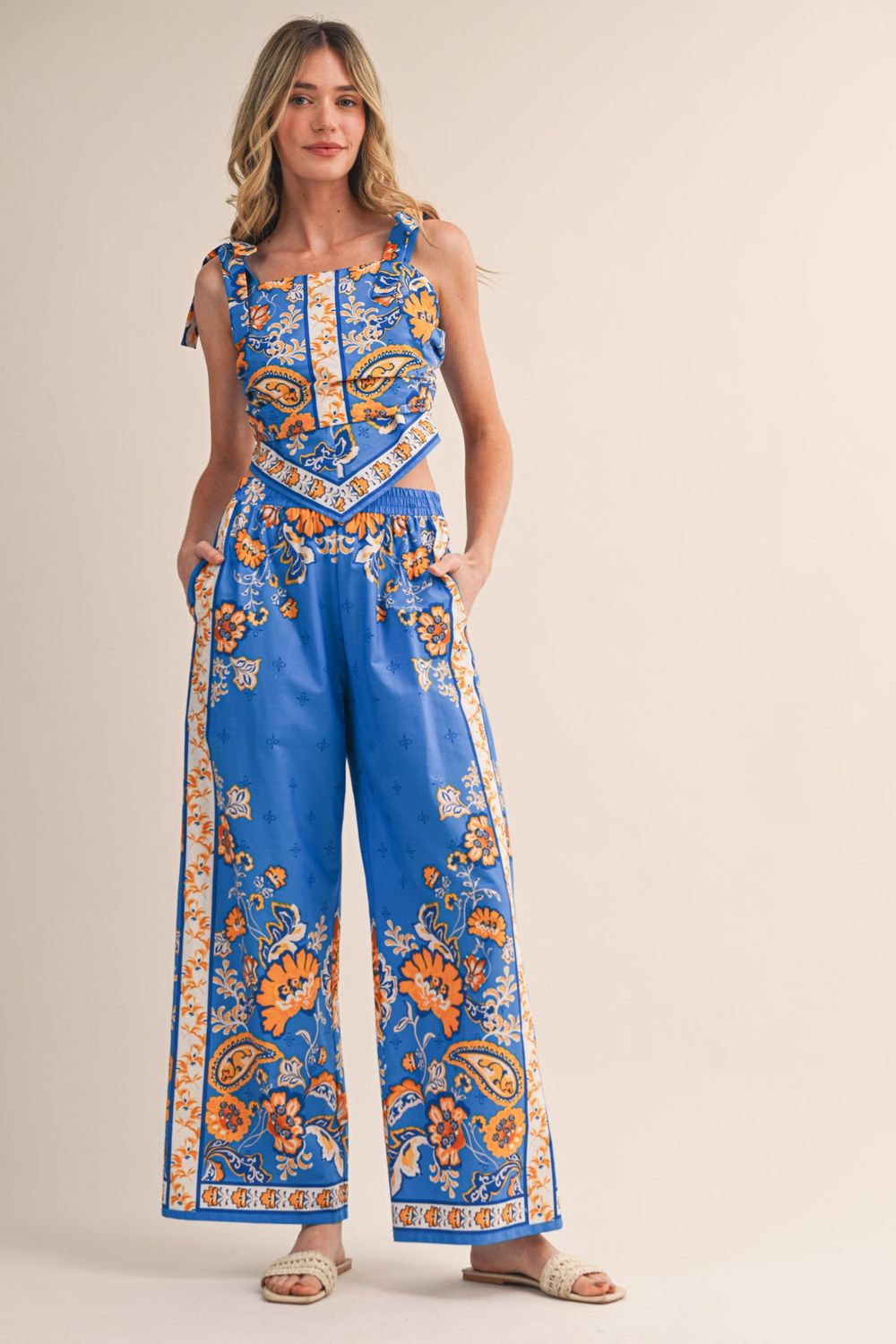 Exclusive Paisley Prt V-waist &amp; Wide Leg Pants Set