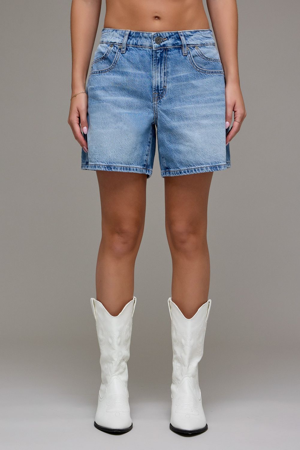 Medium Wash Classic 5 In Inseam Barrel Shorts