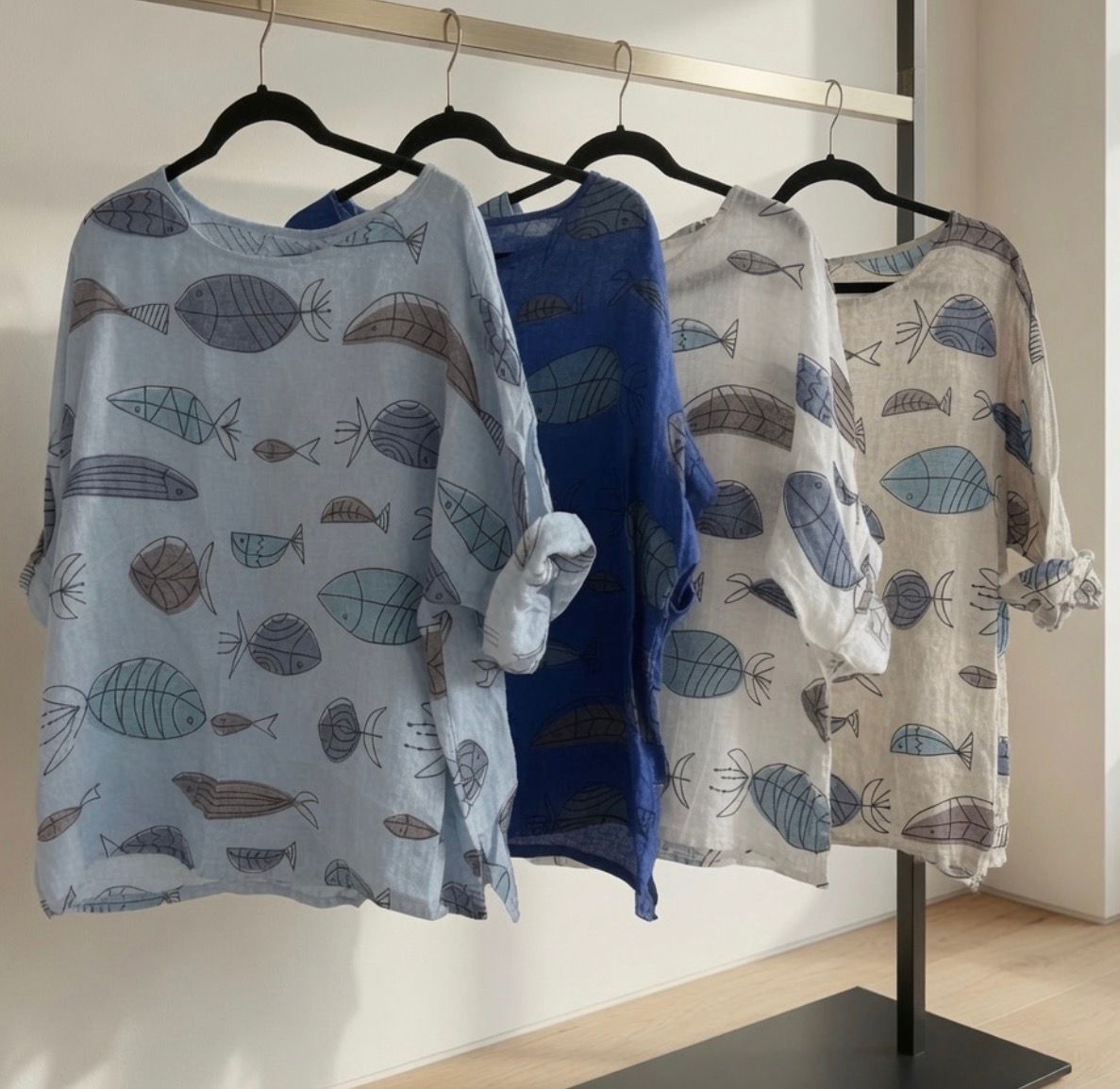 fish Art Linen Top one size blue