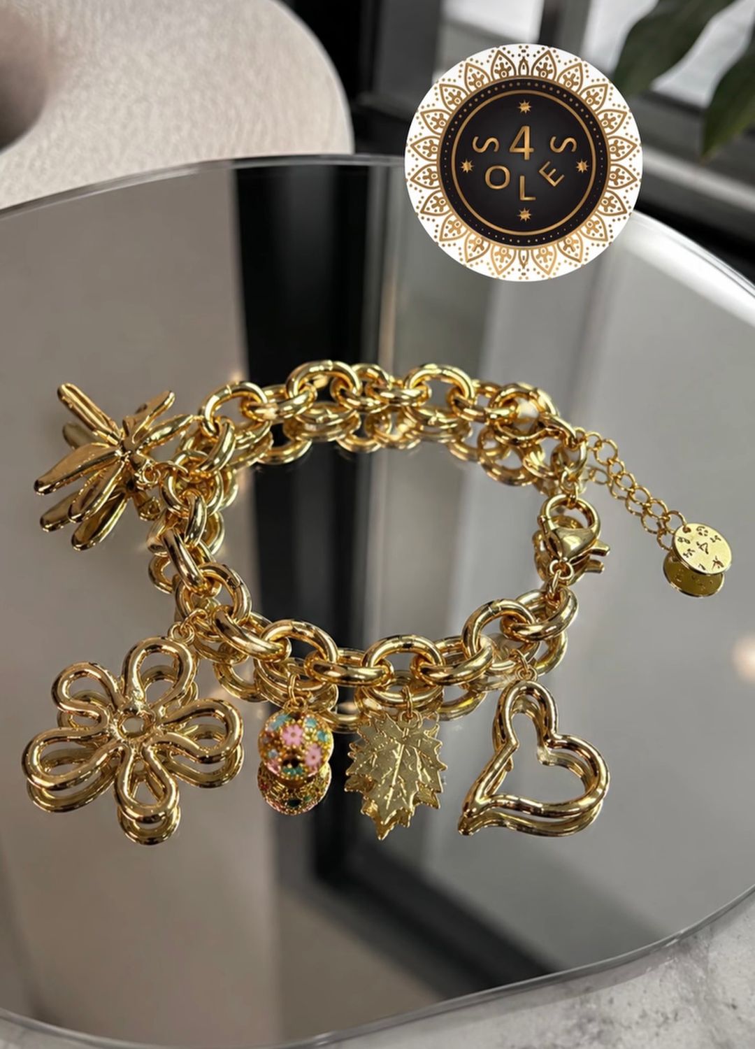 Golden Charm Bracelet by 4 soles :