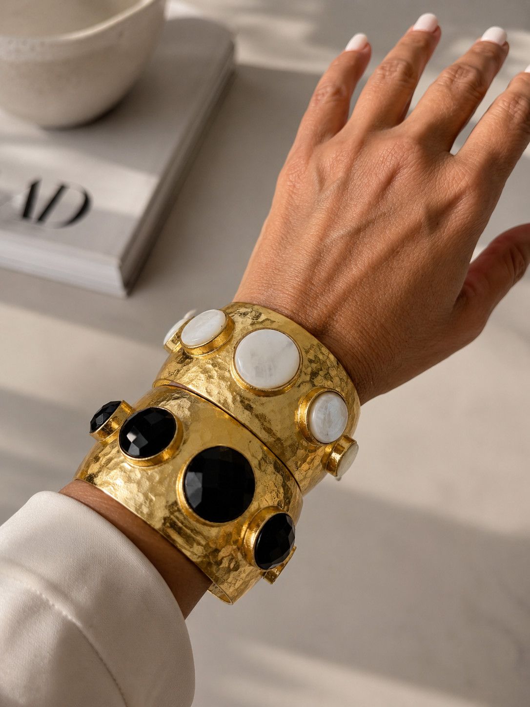 Statement Cuff Ónix or pearl
