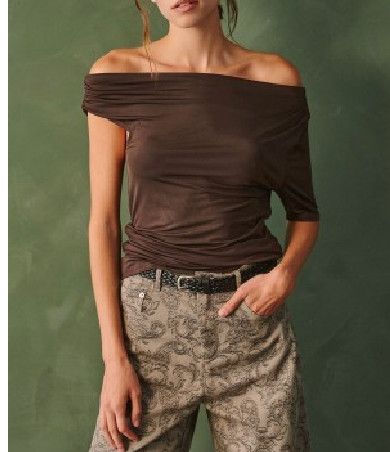 ASYMMETRIC SHIRRING OFF-SHOULDER TOP