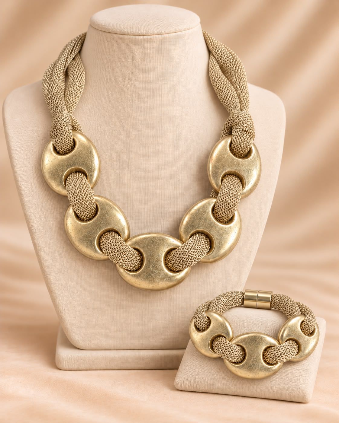 Golden Oval Mesh short Necklace