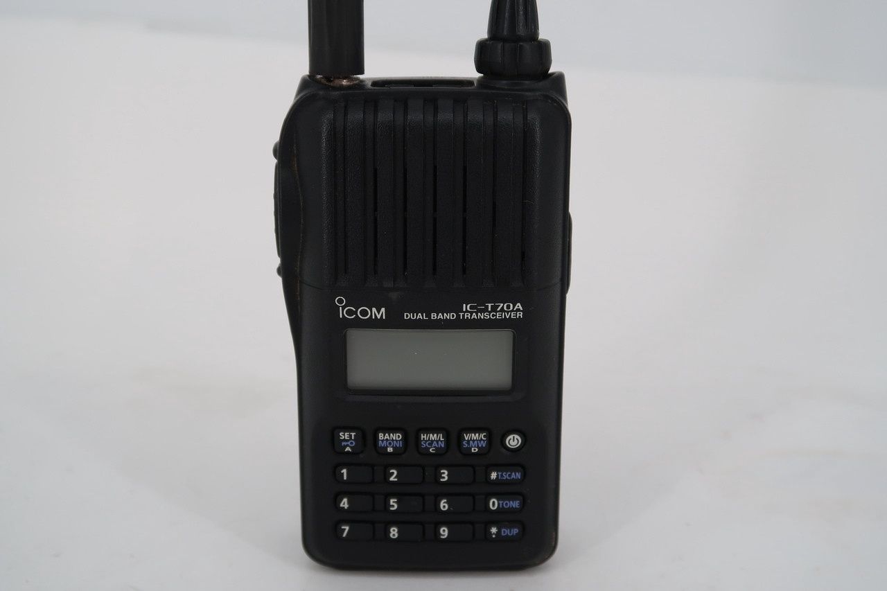 U17920 Used Icom IC T70A Dual Band VHF/UHF Handheld Transceiver