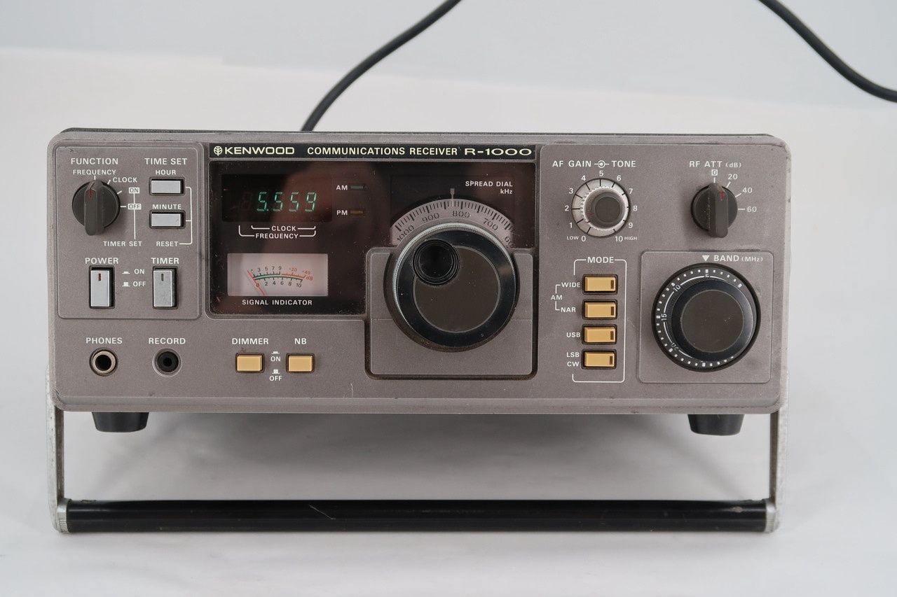 U17859 Used Kenwood R-1000 Communications Receiver