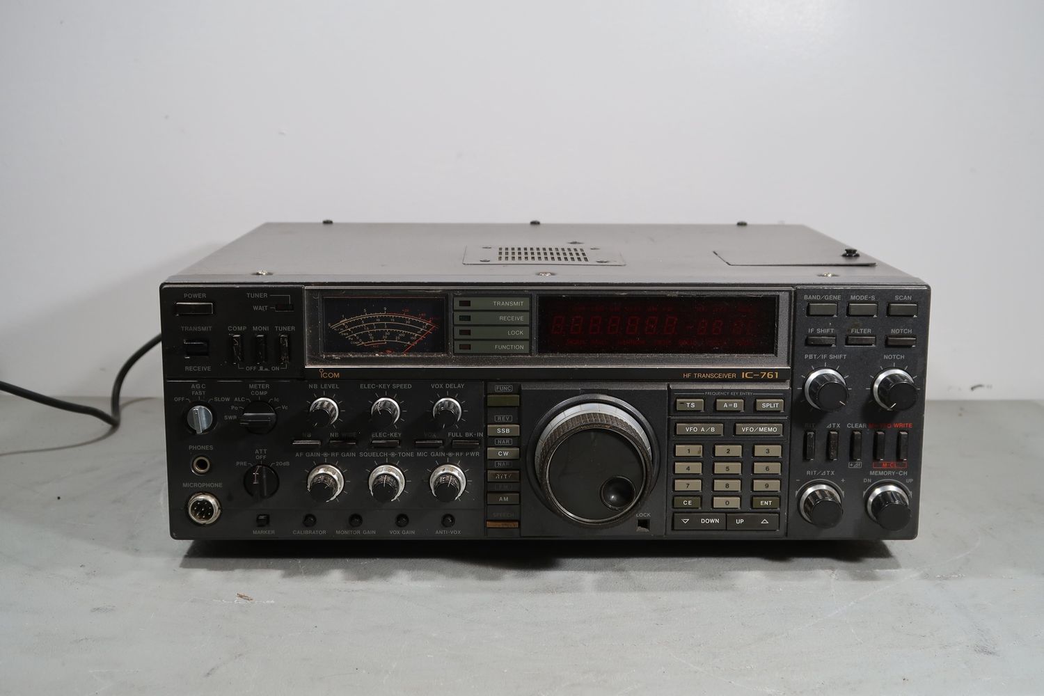 U18193 AS IS  Icom IC-761 HF All Band Ham Radio Transceiver