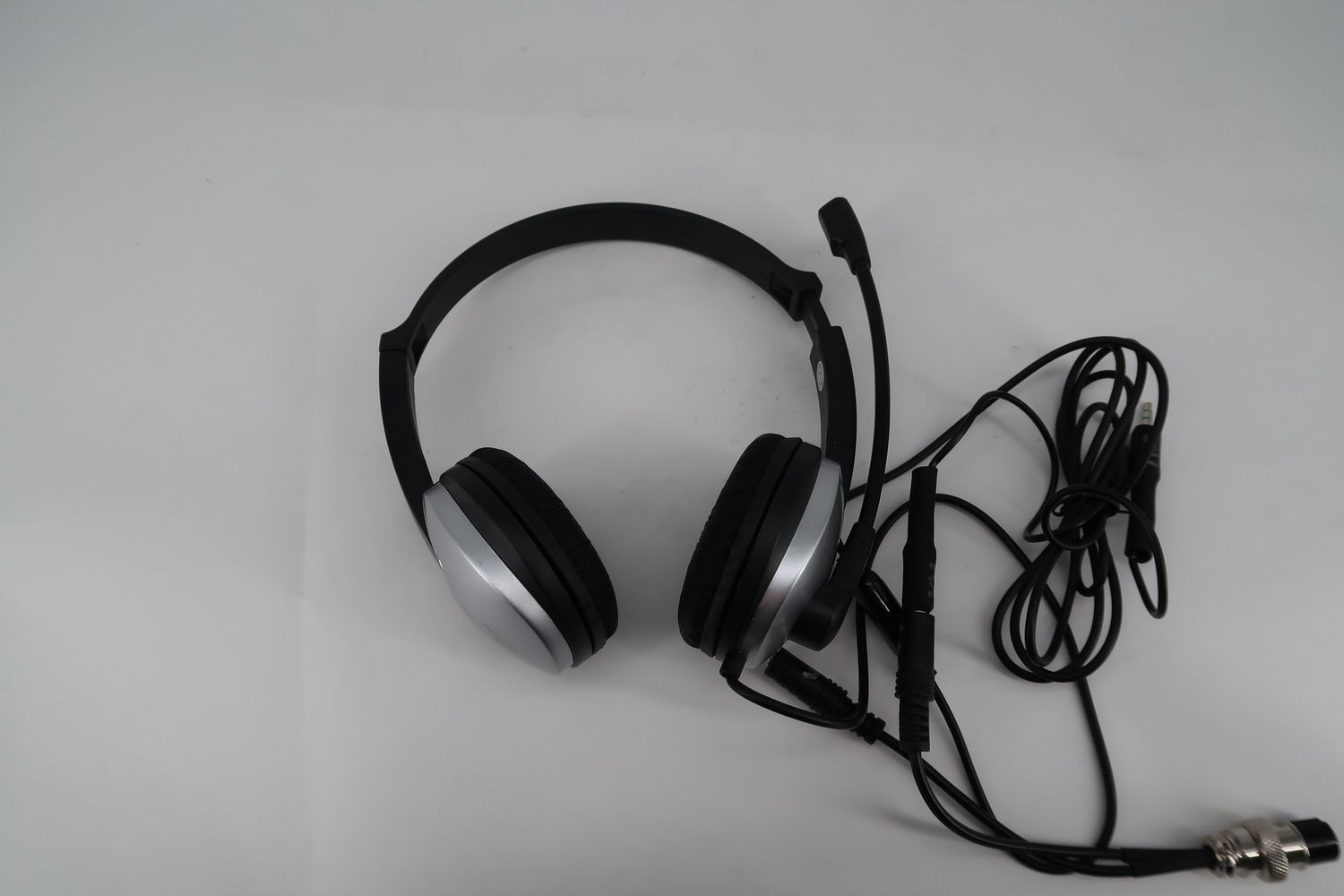 U18277 Used Casque Wired Headset with Microphone and Radio Cable