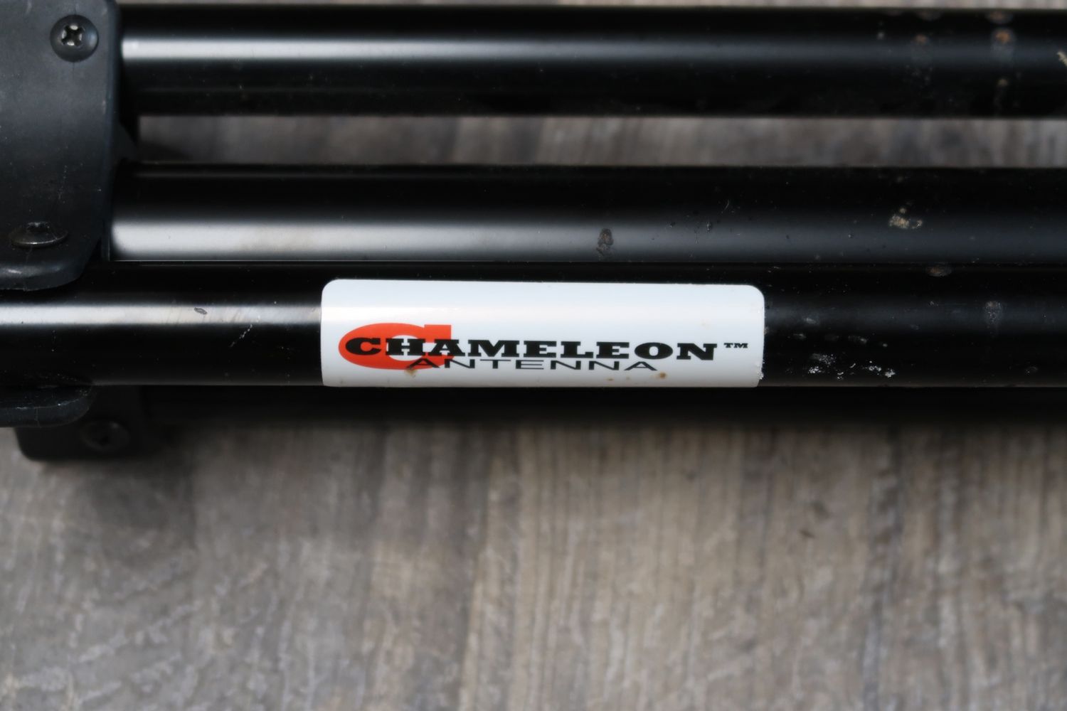 U18390 Used Chameleon Antenna Telescopic Tripod Antenna Stand