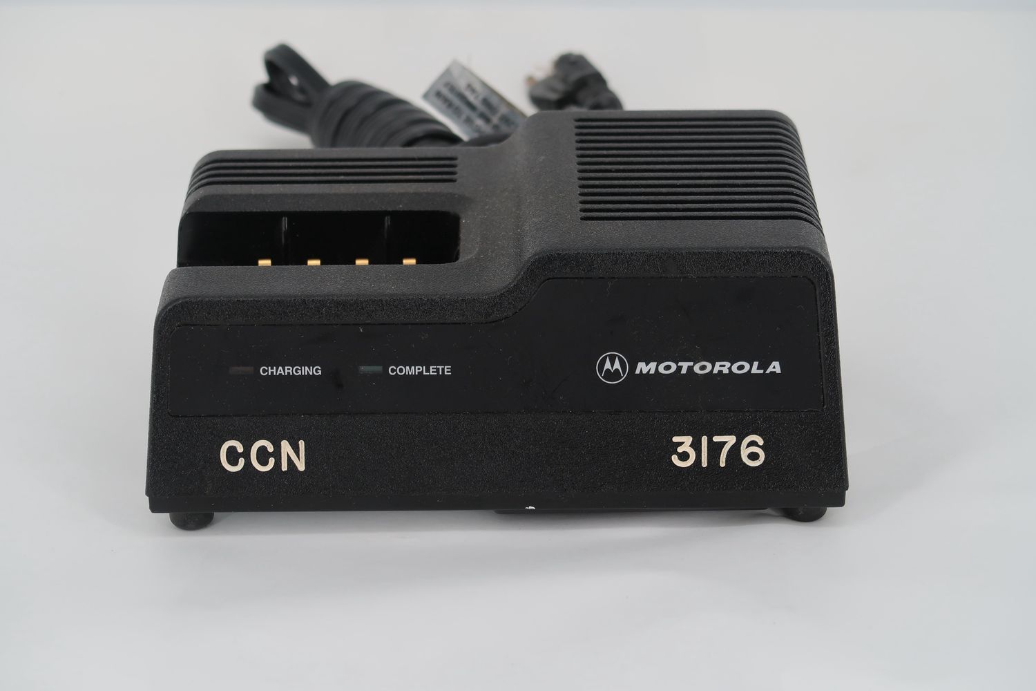 U18417 Used Motorola NTN5538C Handheld Radio Charger