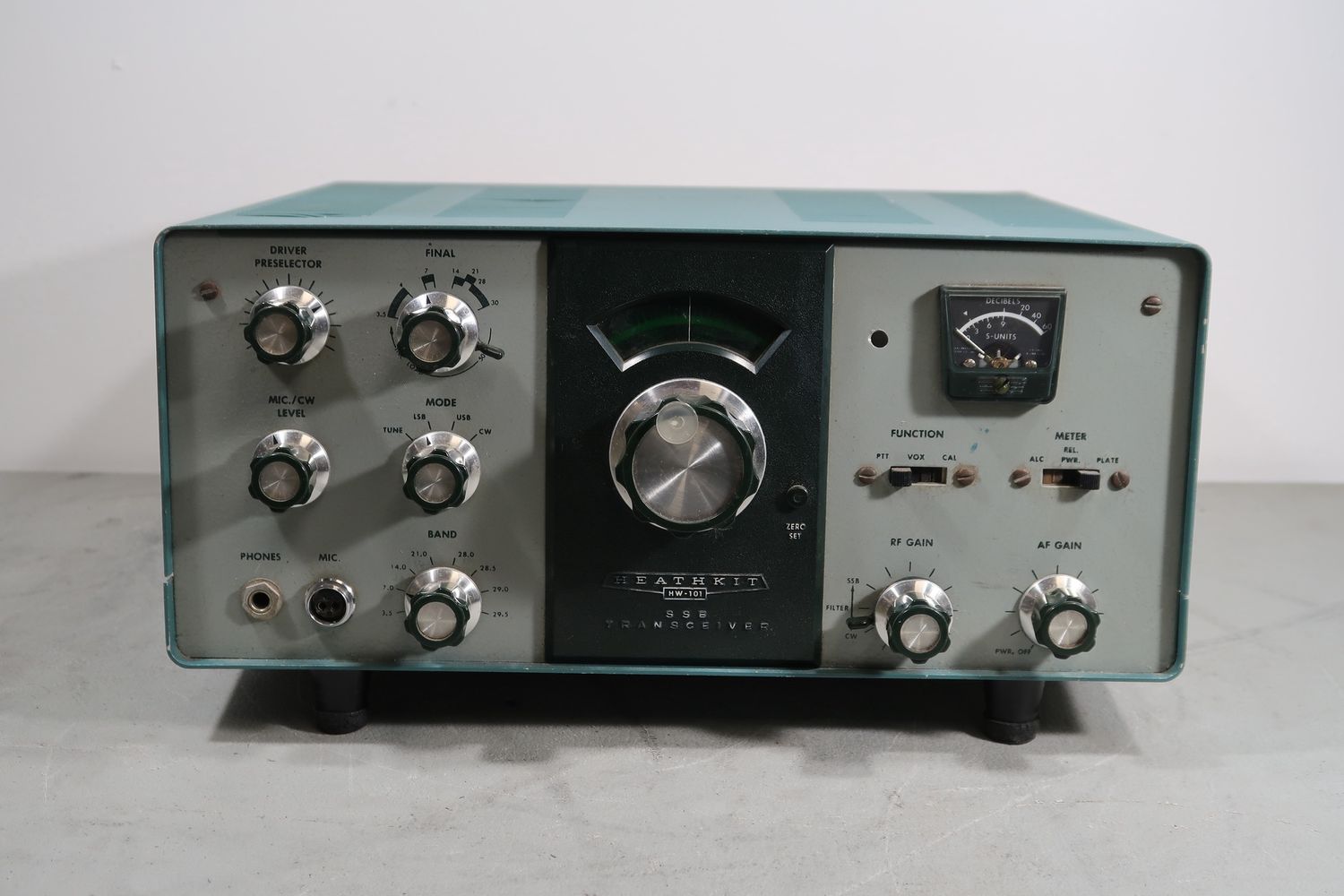 U18437 AS IS Heathkit HW-101 SSB Transceiver w/ Mic and Power Supply