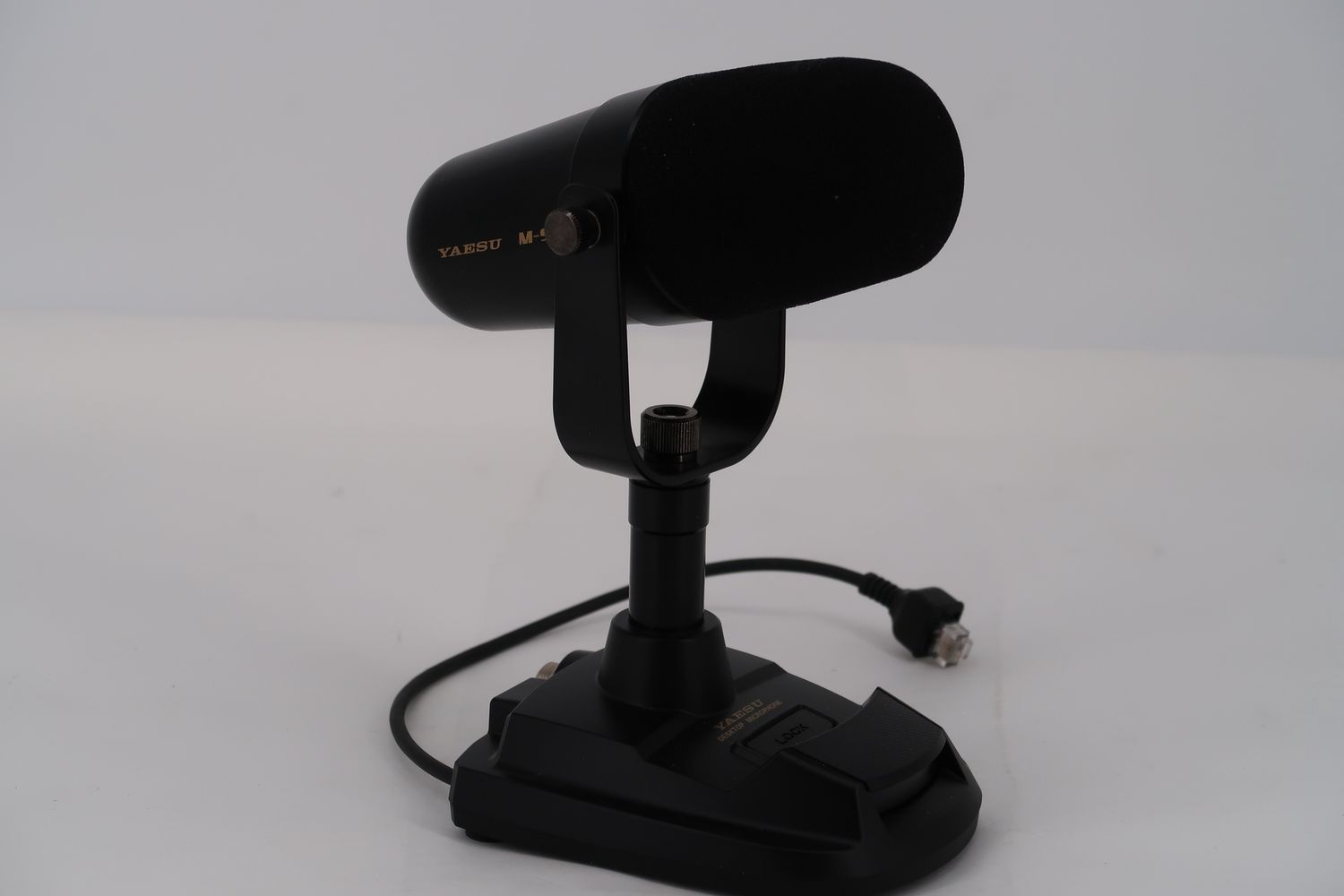 U18454 Used Yaesu M-90D Desktop Microphone w/ Dust Cover