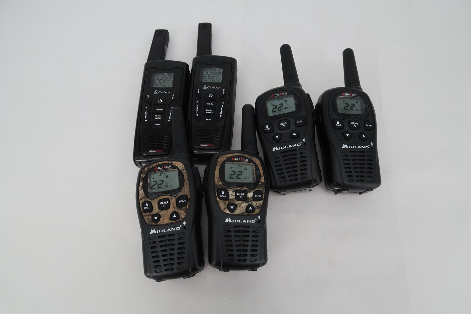 U18467 Used Set of 6 Cobra GMRS FRS Two Way Radios (LXT500, LXT535, CXR925) w/ Pelican Case