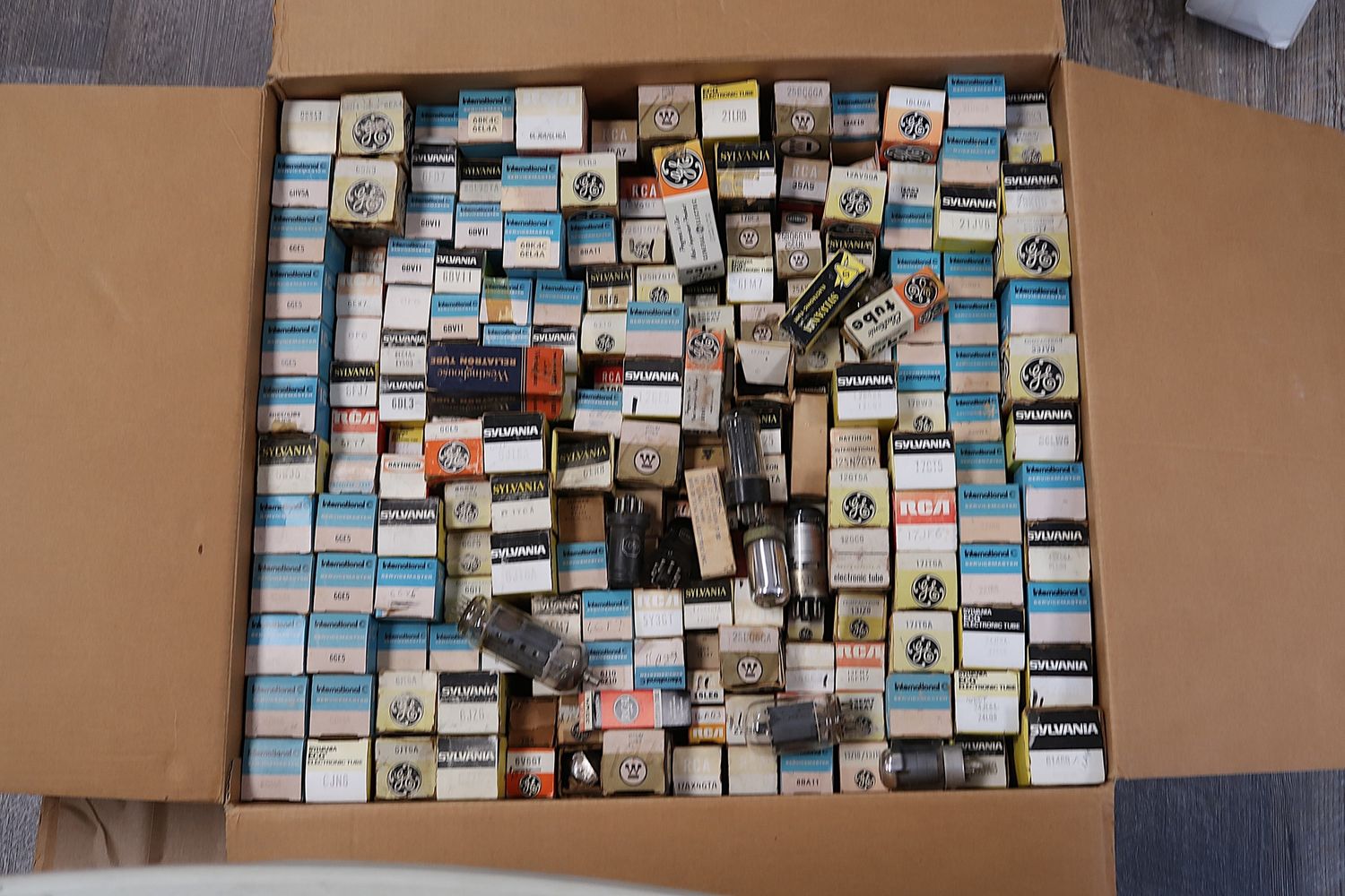 U18493 AS IS Large Untested Vintage Electron Tube Lot #1