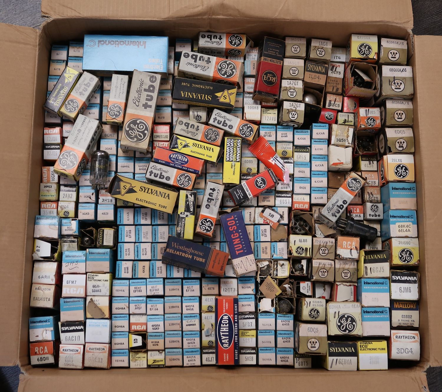 U18495 AS IS Large Untested Vintage Electron Tube Lot #3