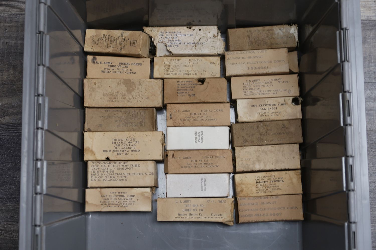 U18496 AS IS Untested Loose Vintage Military Electron Tube Lot (23 Tubes)