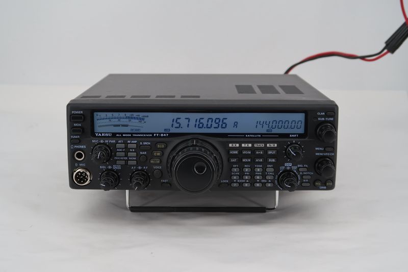 U18628 Used Yaesu FT-847 All-Mode Satellite Transceiver HF VHF UHF
