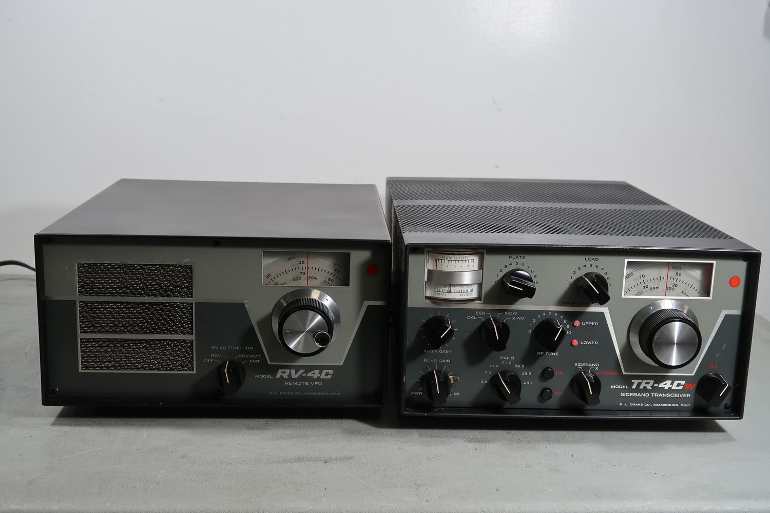 U18905 AS IS R.L. Drake TR-4Cw Sideband Transceiver w/ RV-4C Remote VFO