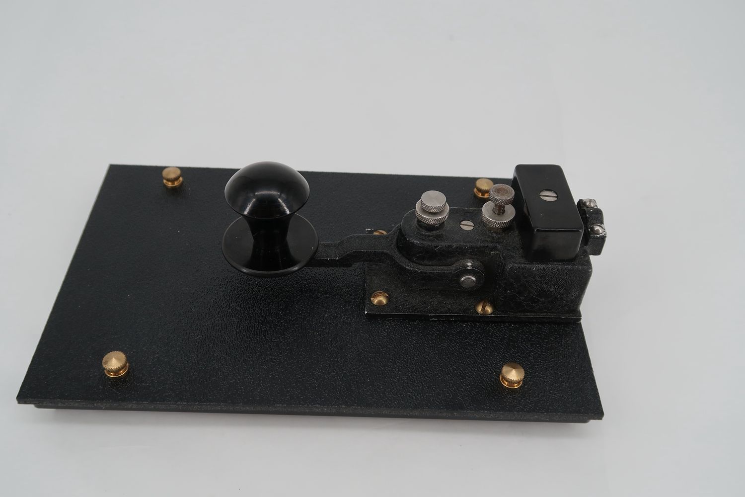 U18915 Used Unbranded Simple EZ-Mount Based Straight Key