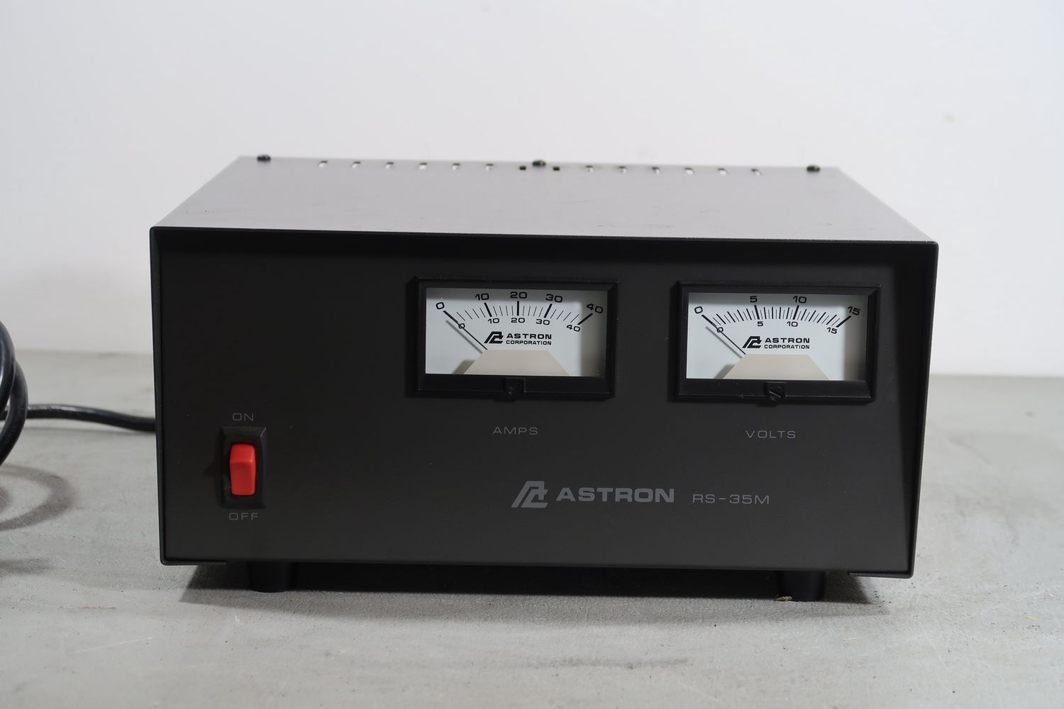 U18918 AS IS Astron RS-35M Metered Power Supply 35A (Fuse Issues)