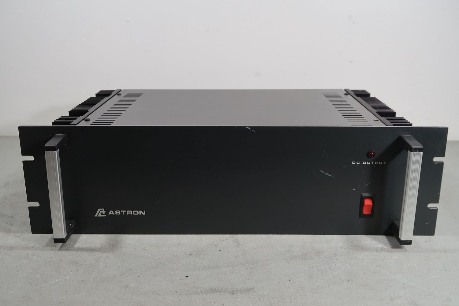 U18928 Used Astron RM-35A Rack Mounted 35 Amp Power Supply