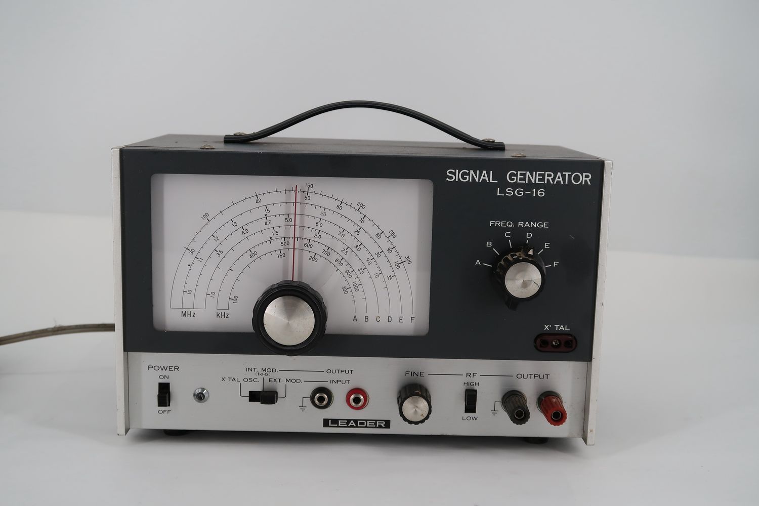 U18936 Used Leader LSG-16 Portable Signal Generator