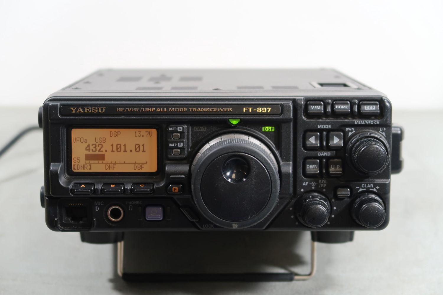 U18986 Used Yaesu FT-897 HF/VHF/UHF All-Mode Transceiver w/ FP-30C &amp; Apache 4800 Case