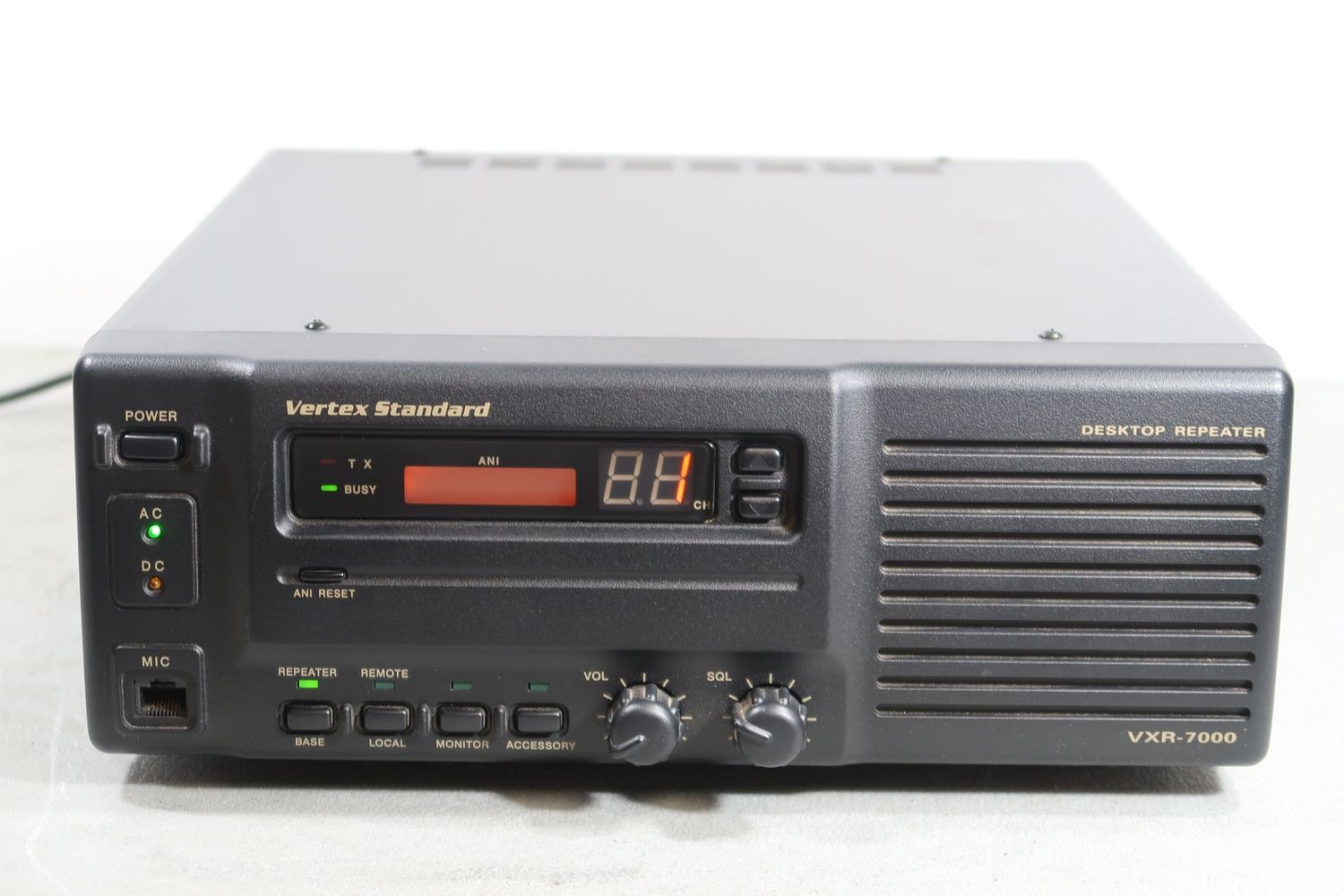 U19016 Used Vertex Standard VXR-7000V VHF Desktop Repeater w/ Commercial Duplexer