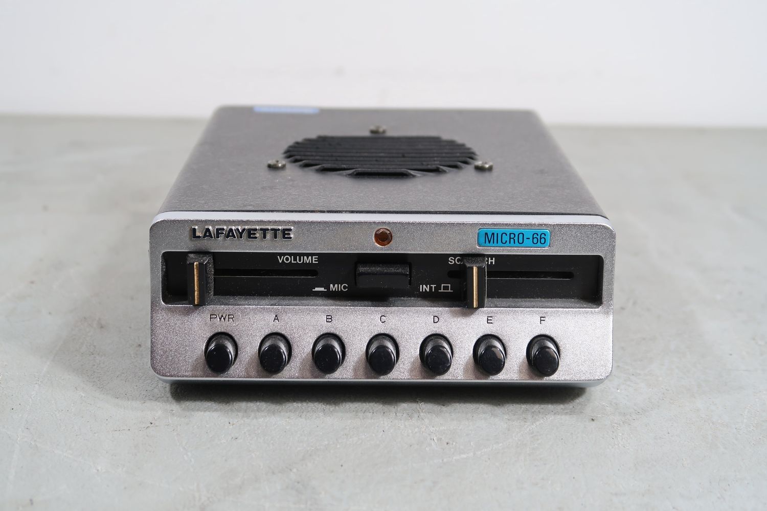 U19044 AS IS Untested Lafayette Micro-66 Compact 6-Channel CB Radio
