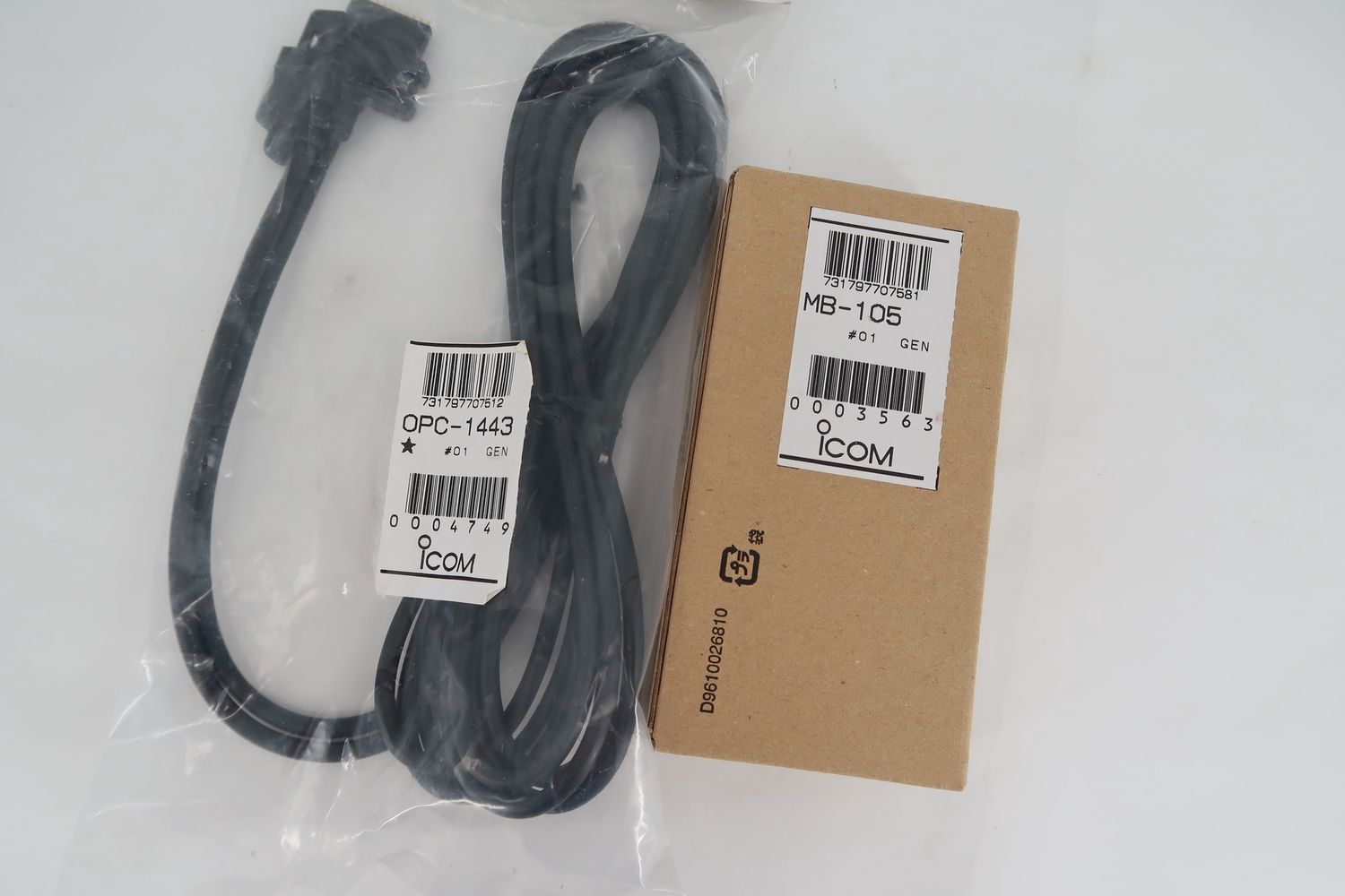 U19154 Never Used Icom OPC-1443 & MB-105 Separation Cable/Bracket