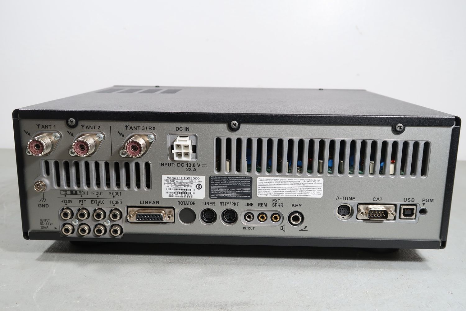U19231 Used Yaesu FTDX-3000 HF/50MHz Transceiver w/ Extras