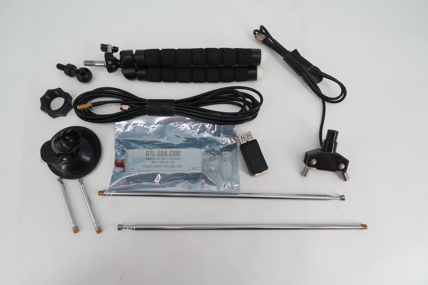 U19299 Used RTL-SDR Blog v3 USB Dongle &amp; Multipurpose Dipole Antenna Kit