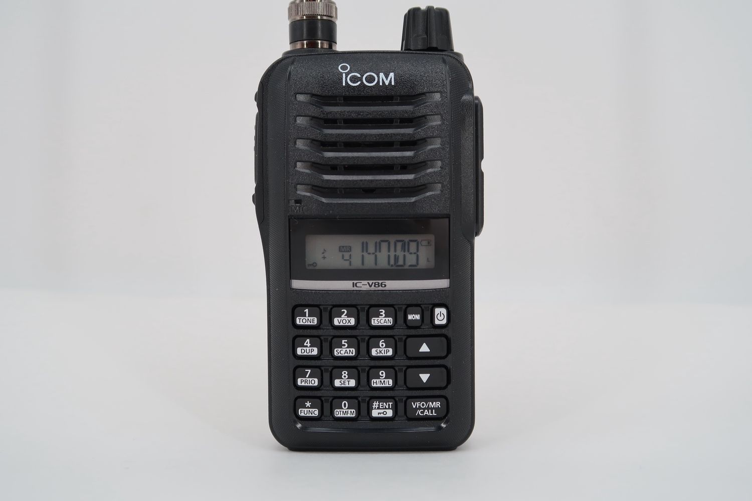 U19438 Used Icom IC-V86 Handheld VHF Transceiver w/ Extra Battery &amp; Mighty Pouch
