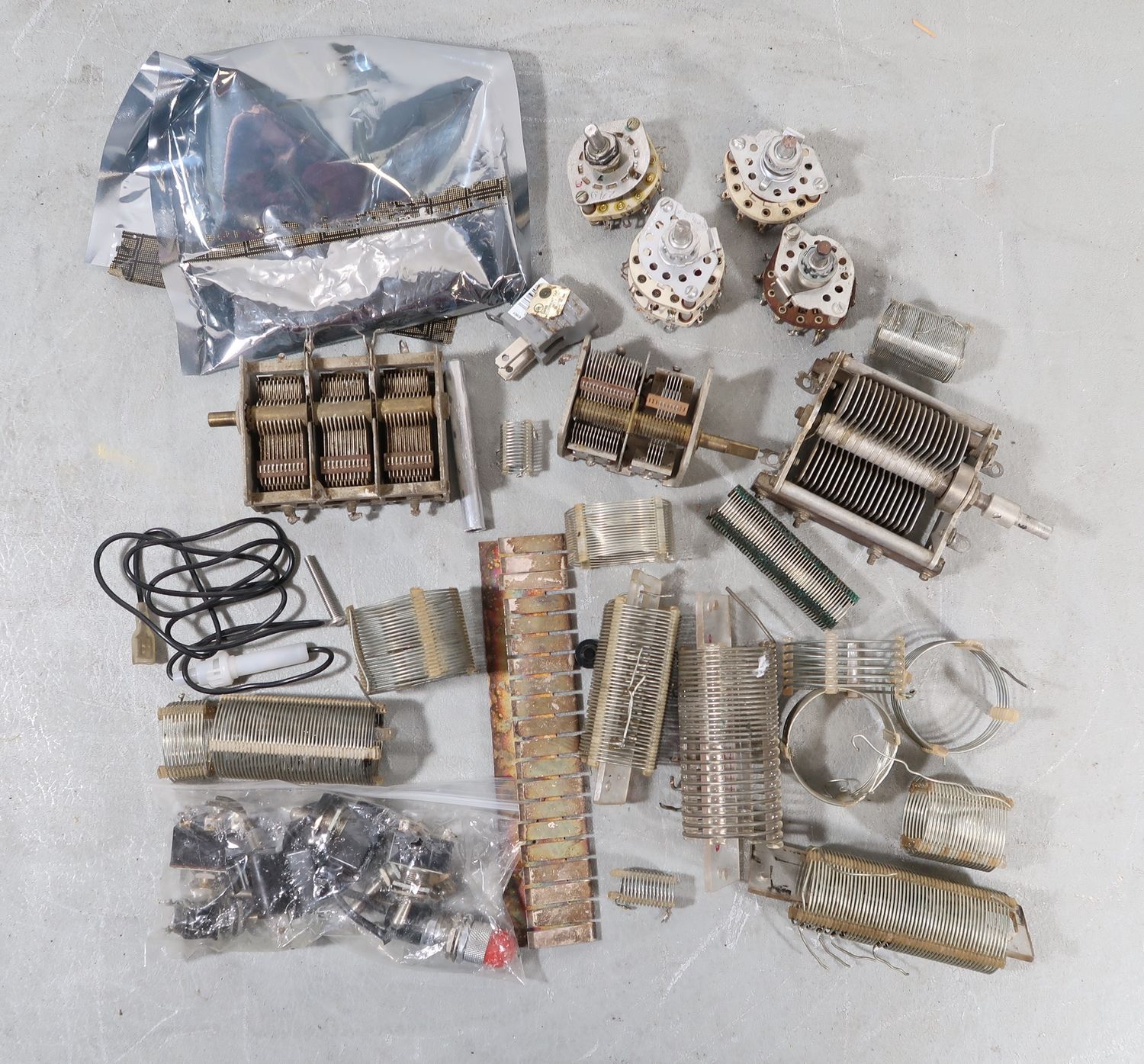 U19490 AS IS Antique &amp; Vintage Radio/Amplifier Parts Lot