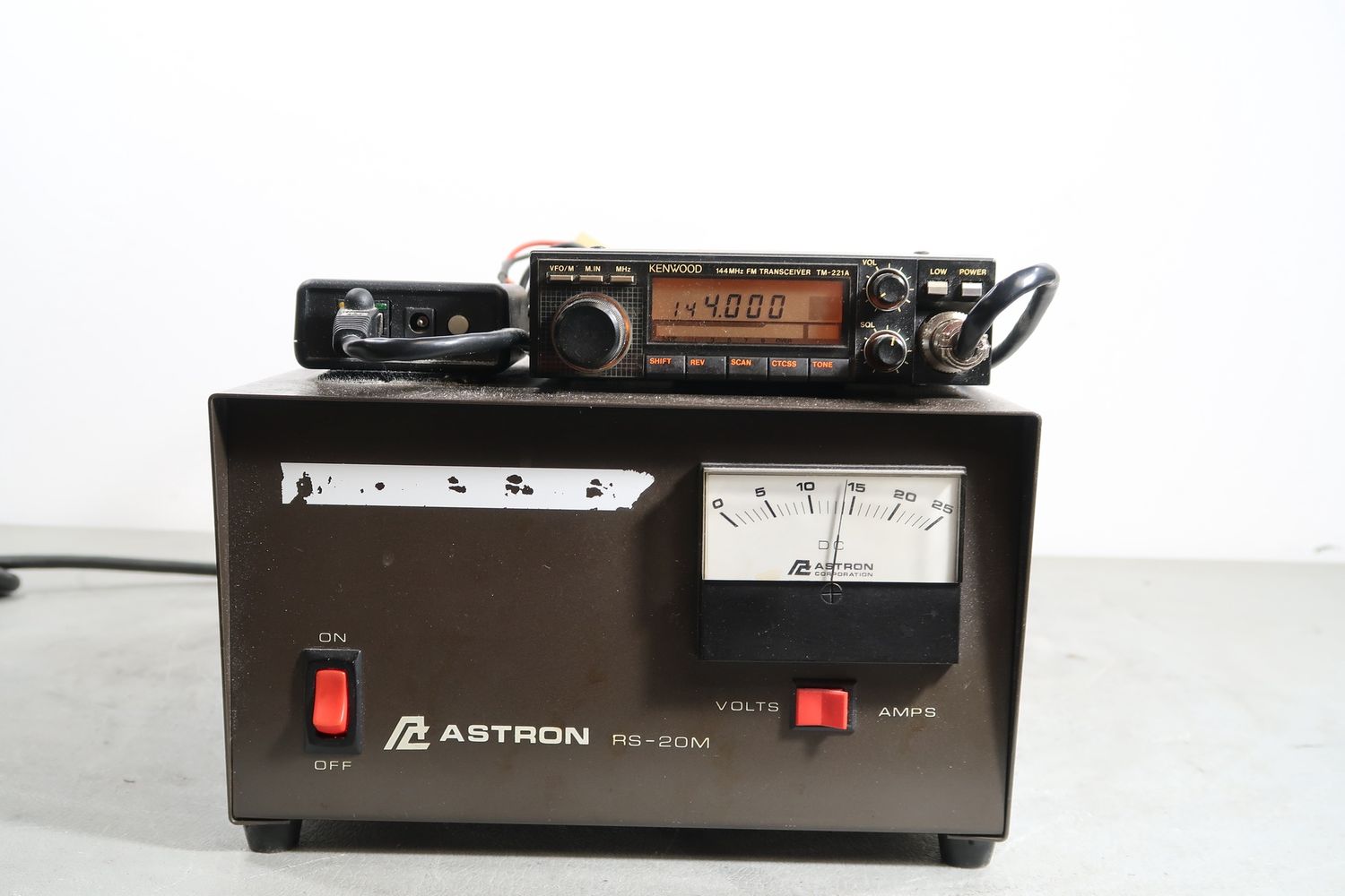 U19678 Used Kenwood TM-221A & Astron RS-20M Radio & Power Supply
