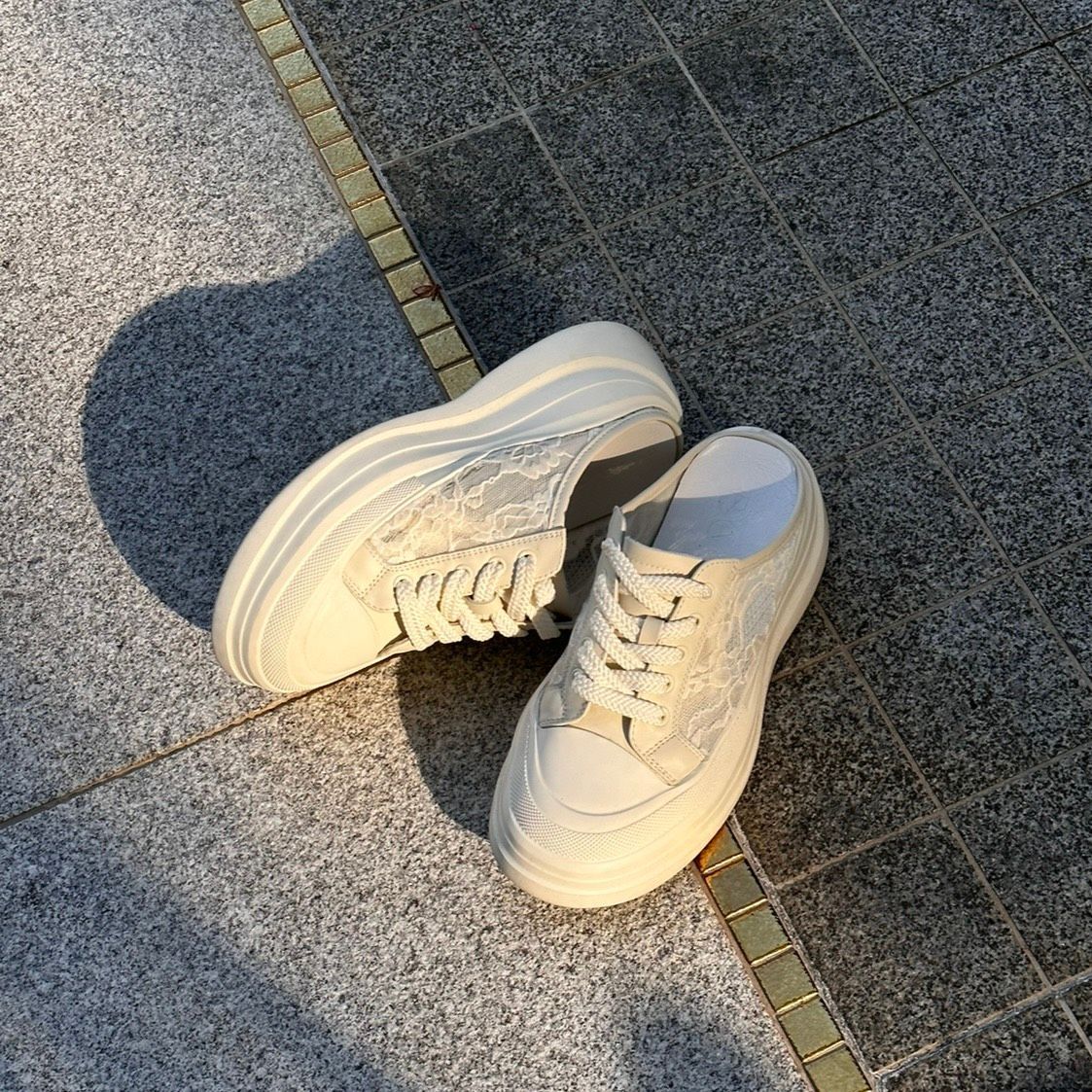 牛皮X蕾絲綁帶厚底穆勒鞋